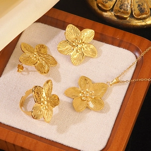 Ensemble de Bijoux Fleur en Acier Inoxydable Vintage Français Plaqué Or Collier Pendentif Boucles d'Oreilles Bague Femme