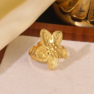 Bague fleur dorée en acier inoxydable style vintage avec anneau réglable ouvert