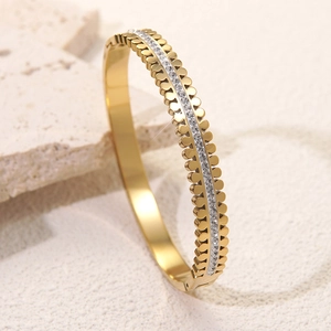 Luxe 18k vergulde roestvrijstalen armband met zirkonia en golvende randen van topkwaliteit