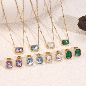 Set di gioielli lussuoso in acciaio inossidabile con zirconi taglio smeraldo in colori