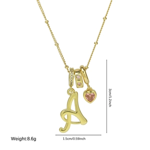 Goldene Halskette mit Buchstabe A und rosa Herz-Zirkonia inklusive Maßangaben
