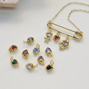 Ciondoli cuore pietra natale e figurine su collana a spilla dorata personalizzabile