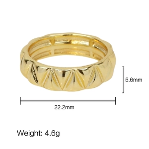 18k gold geometric comma ring with faceted surface and 5.6mm band width for women