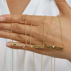 Collares dorados con colgantes de mommy, mama y boy mom para regalos del día de la madre