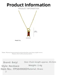 Dimensions détaillées du pendentif rectangle en pierre rouge avec chaîne dorée de 45+5cm