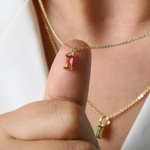Collier Pendentif Pierre de Naissance Rectangle pour Femmes Cuivre Plaqué Or Strass Incrusté Bijoux Minimalistes Cadeau