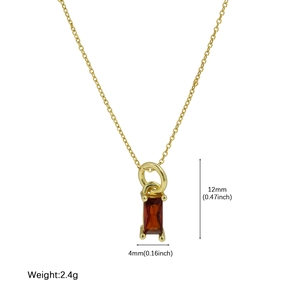 Collier en plaqué or avec un pendentif rectangulaire en zircone orange de 12x4 mm