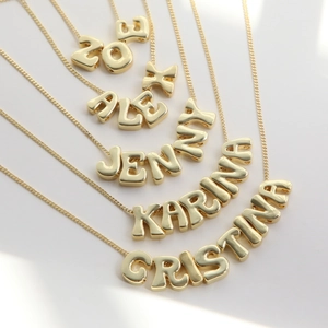 Personalisierte Namenskette aus 18K vergoldetem Messing mit polierten Buchstabenanhängern