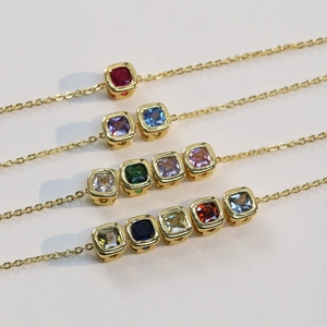 Collane dorate con pendenti geometrici quadrati in zircone colorato per donne