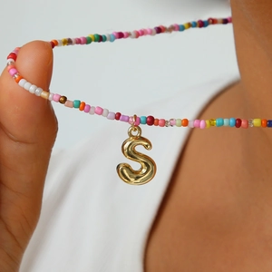 Collana con Pendente a Cuore e Lettera in Rame Placcato Oro 18K Perline di Vetro Colorate Gioielli Bohemian Y2K per Donna Regalo Estivo