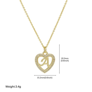 Goldene Herz-Halskette mit Zirkonia-Rahmen und kursivem Buchstaben-A-Anhänger