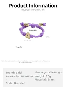 Detailansicht lila Kordelarmband mit goldenem Buchstaben A Anhänger und verstellbarer Länge
