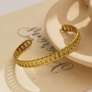 Bracelet jonc ouvert en acier inoxydable plaqué or 18 carats avec texture chaîne rétro