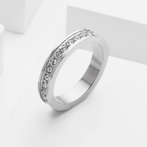 Macro di anello in acciaio inossidabile argento con cristalli incastonati su cubo