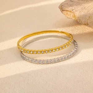 Brazaletes de acero de titanio en oro de 18K y plata con pavé de diamantes brillantes