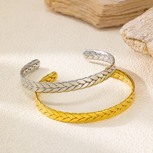 Set di bracciali a forma di C in acciaio con texture intrecciata in oro e argento