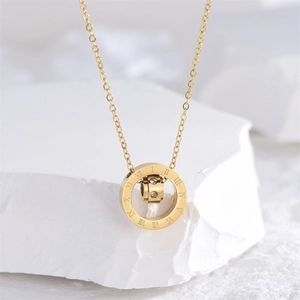 Collana con Pendente a Doppio Anello in Acciaio al Titanio con Numeri Romani Oro Rosa Zirconia Gioielli Minimalisti Donna
