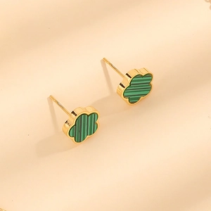 Minimalistische Blumen-Ohrstecker aus Gold mit grünem Malachit-Inlay für Damen