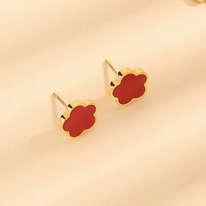 Elegante vergoldete Edelstahl-Blumenohrstecker mit roter Emaille-Beschichtung