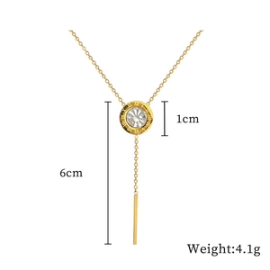 Goldene Y-Halskette mit römischen Ziffern, Quastenanhänger und funkelndem Zirkon-Kristall