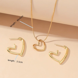 Conjunto de collar y pendientes de corazón dorado con medidas 40+5cm y 3.5cm
