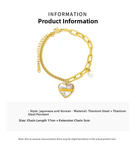 Détails du bracelet en acier titane avec pendentif cœur, perle et chaîne asymétrique