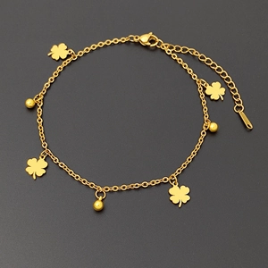 Fußkettchen aus Titanstahl in Gold mit Kleeblatt-Anhängern und polierten Perlen für Damen