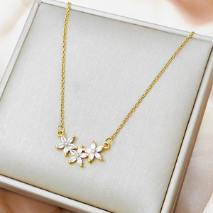 Women's 18K Gold Plated Titanium Steel Triple Flower Pendant Necklace With Sparkling Zirconia Minimalist Fashion Jewelry Gift