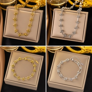 Minimalistische Edelstahl Knoten Dornen Kette Halskette Für Damen 18K Vergoldet Hip Hop Schlüsselbeinkette Schmuck Armband