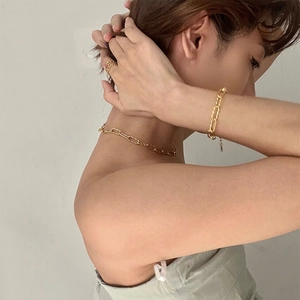 Set collana e bracciale a catena placcati oro 18K con anello strutturato da donna