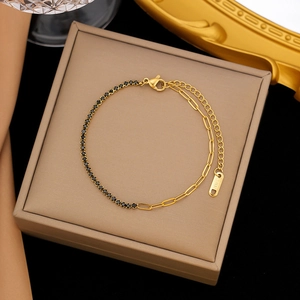 Goldenes Edelstahlarmband mit schwarzer Zirkonia-Tenniskette und Büroklammer-Gliedern