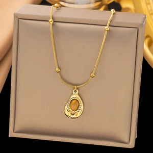 Collier vintage en or avec pendentif oeil de tigre et chaîne serpent sur boîte