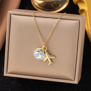 Collier doré en acier inoxydable avec pendentifs avion et globe pour voyageurs