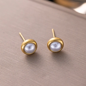 Boucles d'oreilles perles rétro avec base en acier inoxydable doré et design minimaliste