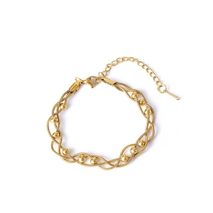 Mehrlagige goldene Edelstahlkette mit verflochtenen Perlen und einem Karabinerverschluss