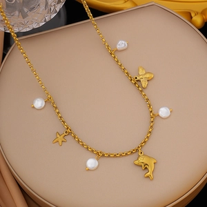 Halskette aus Edelstahl in Gold mit Perlen sowie Seestern- und Delfin-Anhängern