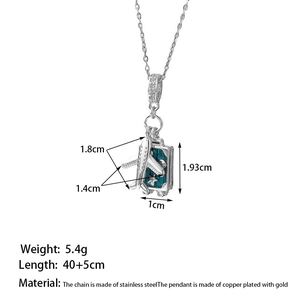 Détails du collier de voyage avec pendentif avion et valise et dimensions précises