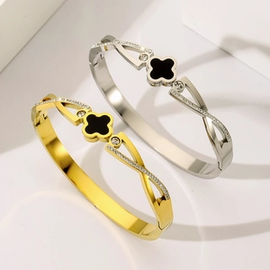 Luxurious lucky four-leaf clover bangle with crystals in gold and silver finish
