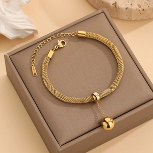 Collier en maille d'acier au titane doré avec perle coulissante et pendentif sphérique