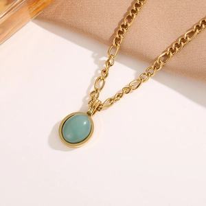 Collar vintage de acero inoxidable chapado en oro con colgante de cristal verde ovalado