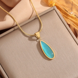 Collana vintage in acciaio al titanio con pietra occhio di gatto blu e catena dorata