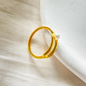 Bague élégante en acier titane plaqué or 18 carats avec double anneau et perle