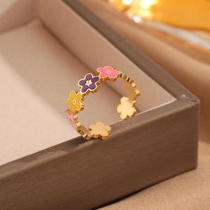 Verstellbarer vergoldeter Ring mit bunten Emaille-Blumen im süßen floralen Design