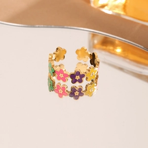 Bunter Emaille-Blumenring in Goldoptik mit lebhaftem verstellbarem Metallband