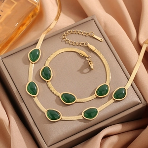 Vintage Stainless Steel Emerald Green Rhinestone Necklace For Women Gold Plated Flat Snake Blade Chain Choker Jewelry Gift
