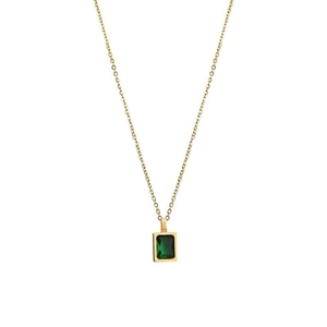 Collier doré minimaliste avec pendentif rectangulaire vert émeraude en mise en page