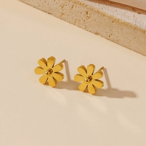 Boucles d'Oreilles Clous Fleur de Marguerite en Acier Titane pour Femmes Plaqué Or 18K Bijoux Quotidien Simple Doux