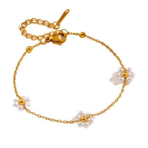 18k gold plated stainless steel necklace with white beaded flowers and pearl details