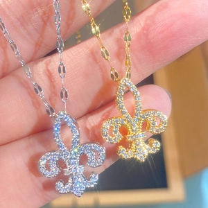 Pendenti a giglio scintillanti in oro e argento con brillanti pietre di zircone incastonate
