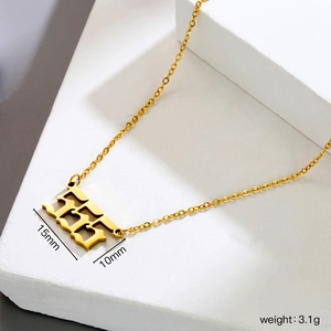 Goldene Engelszahl 555 Halskette aus Edelstahl, Maße 15x10mm und ein Gewicht von 3,1g